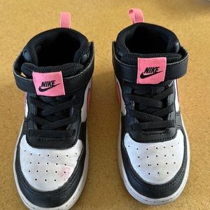 Used nike toddler size 10 small red stain (look at picture)